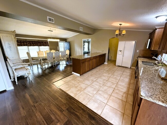 Photo - 212 Thornton Ln