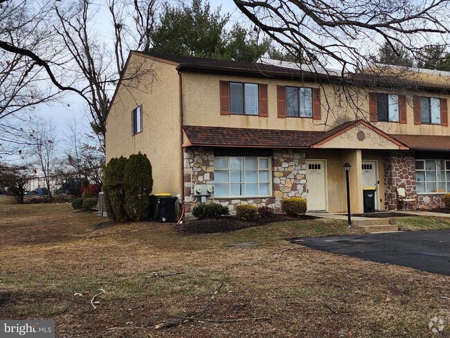 Building Photo - 1001 Oakwood Dr Rental