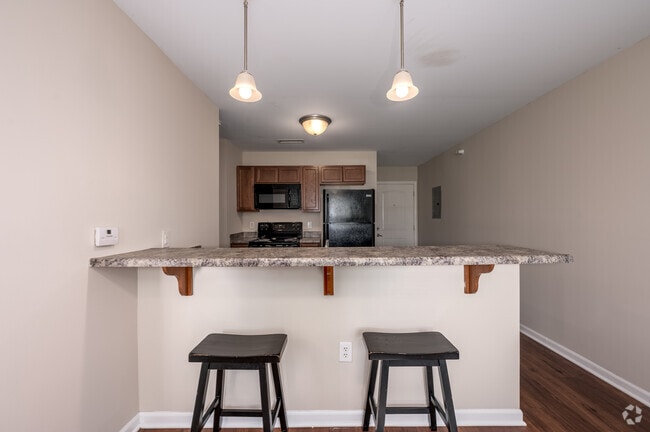2BR, 2BA - 670SF - Kitchen