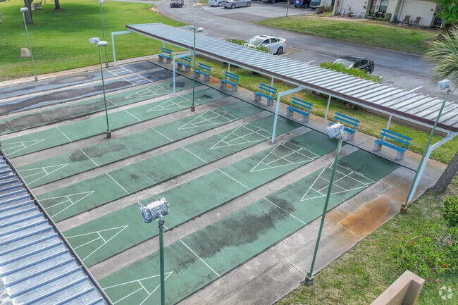 Espacio de comodidades - Mission Hills Condominiums