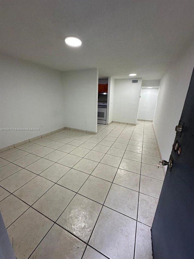 Building Photo - 431 E 28th St Unit 2