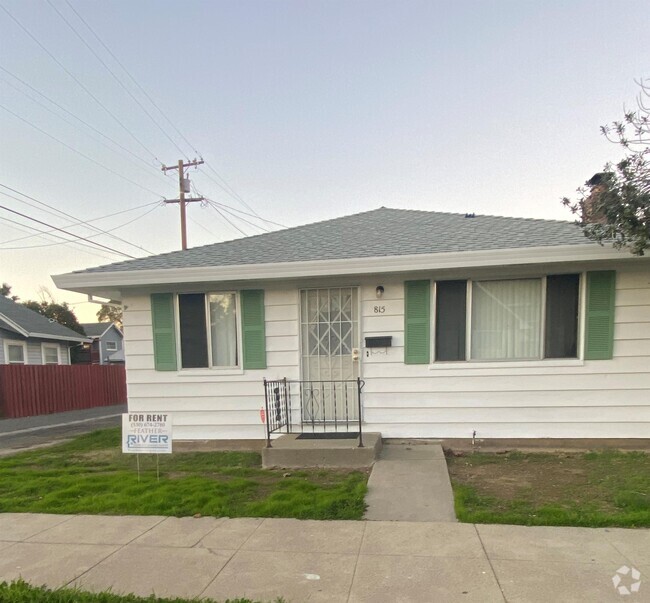 Building Photo - 815 8th St Rental