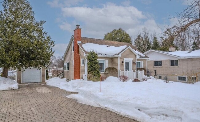 Building Photo - 378 Albert St