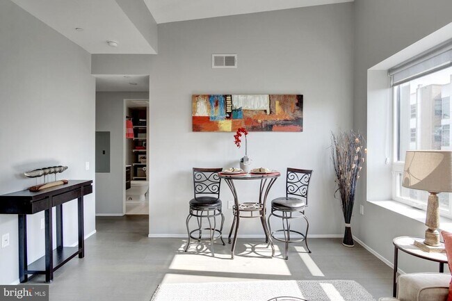 Photo - 2422 17th St NW Unit 301