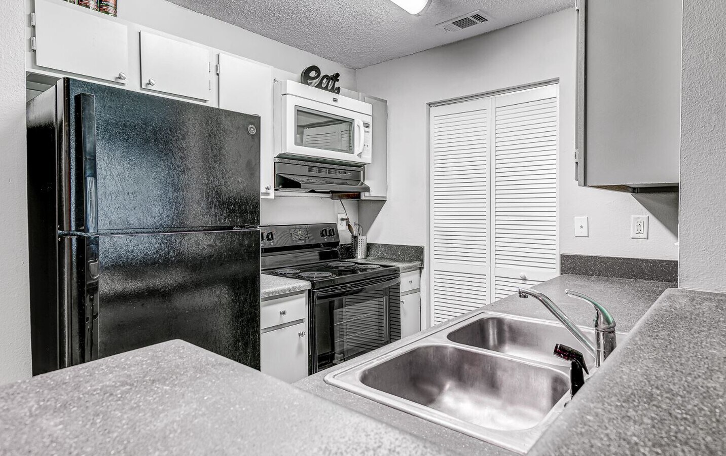 Photo - Continental Park Apartments