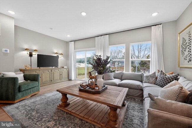 Photo - 44 Basswood St