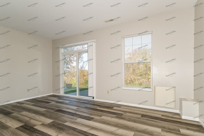 Photo - 4947 Heritage Heights Cir