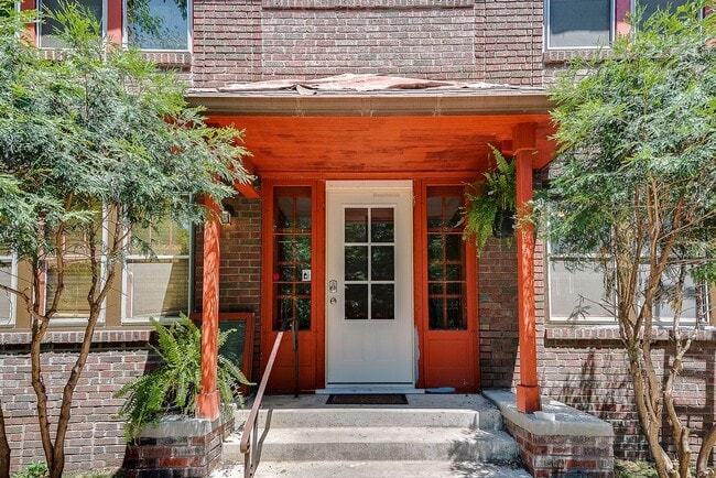 663 Lincoln Ave Unit 4