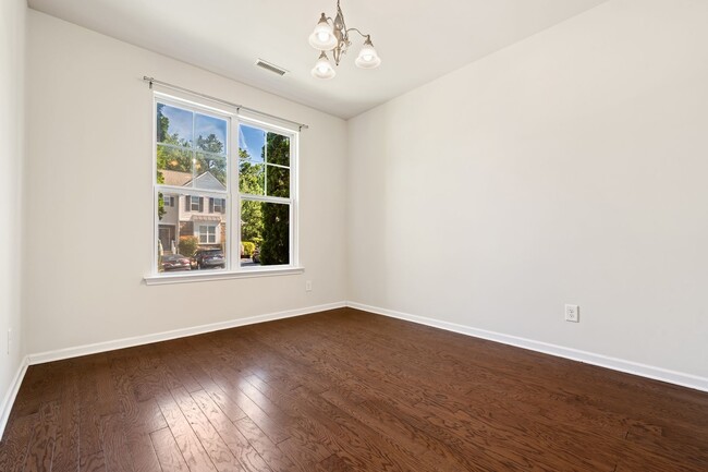Photo - 100 Stratford Lakes Dr