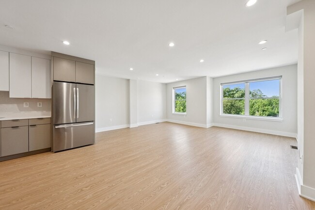 Photo - 2134 Wisconsin Ave NW