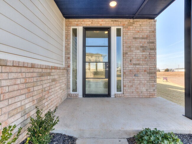 Photo - Beautiful New Construction Home in Edmond/...