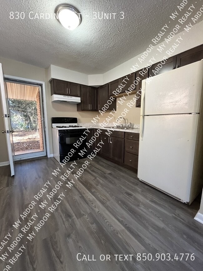 Building Photo - 830 Cardinal St Unit 3 3 Rental
