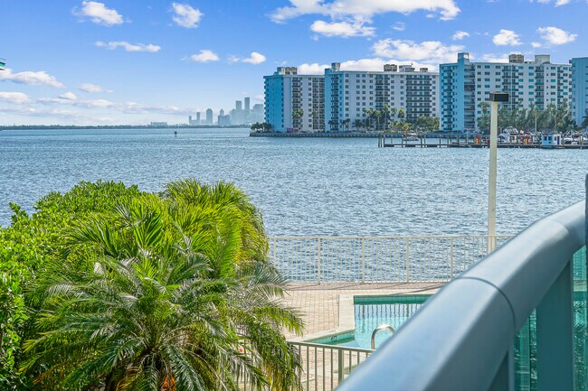 Photo - 2000 Bay Dr Unit 404