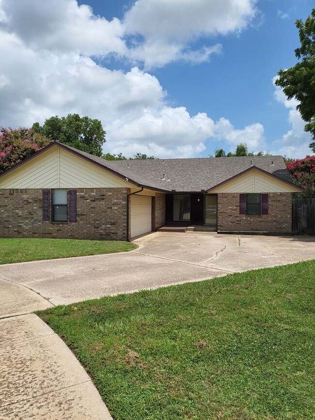 (3) Bed/(2) Bath in West Norman! - (3) Bed/(2) Bath in West Norman! Casa