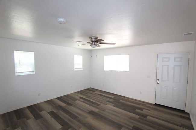 Photo - 1621 N Center St