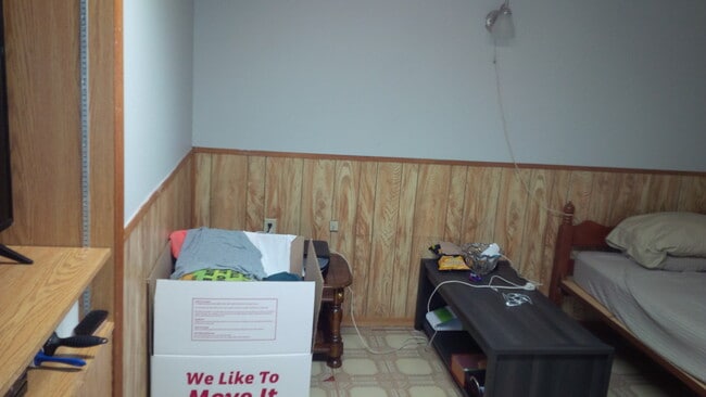 Photo - 206 York Hill Blvd Unité Downstairs