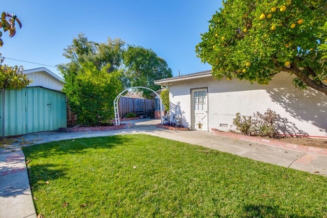Photo - Hardwood Floors- Top Moreland SCH- SM Dogs Welcome- Close to Apple