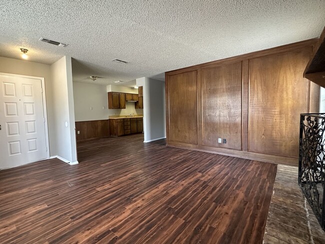 Photo - 1007 Southmoor Dr