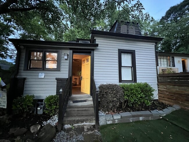 Photo - 1077 Hampton St NW