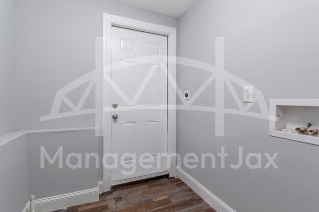 Photo - 216 E 2nd St