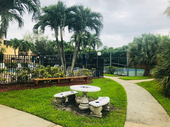 ÁREA COMÚN - 7795 Grande St