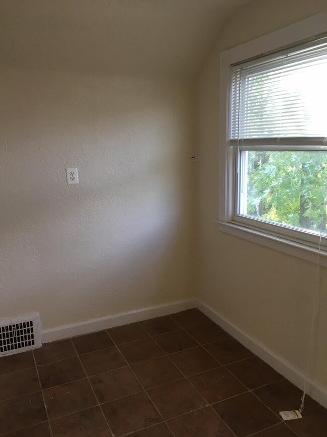 Photo - 15018 Hubbell Ave Unit 2