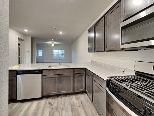 Photo - 5 bedroom Fort Worth dream!