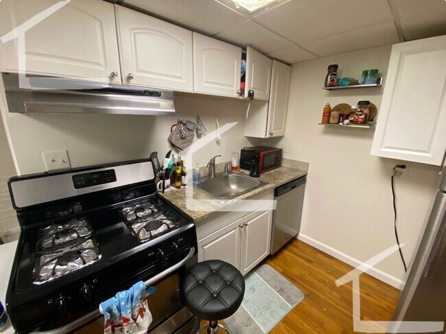 Photo - 32 Irving St