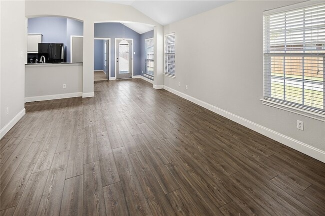 Photo - 916 Crested Point Dr