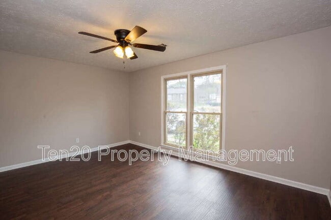 Photo - 4827 Sequoia Dr