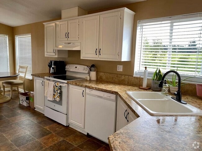 Building Photo - Mueller Rental