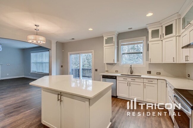 Photo - 428 Castlebury Ct