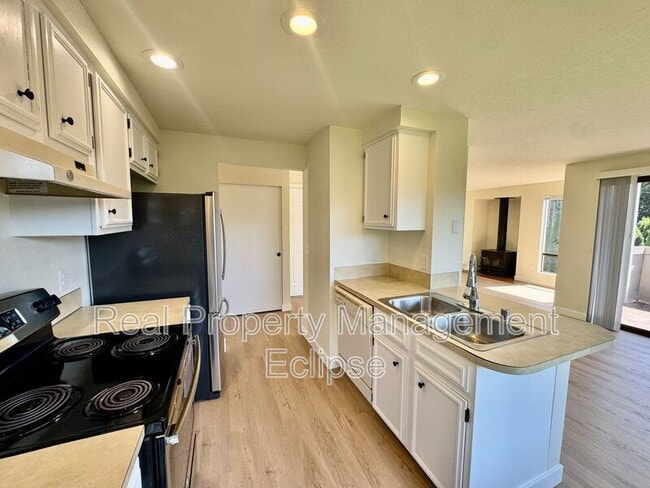 Photo - 17319 Stone Ct N Unidad Apt B