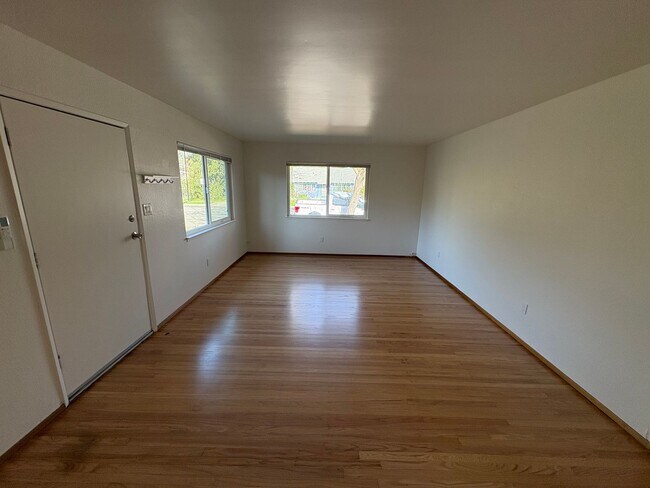 Photo - 537fst Unit #B