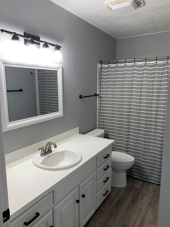 Photo - 1412 Johnson St