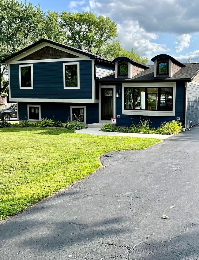 Photo - 2125 Burr Oak Ln