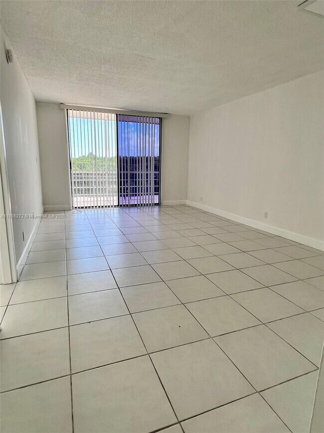 Photo - 2935 NE 163rd St Unit 6B