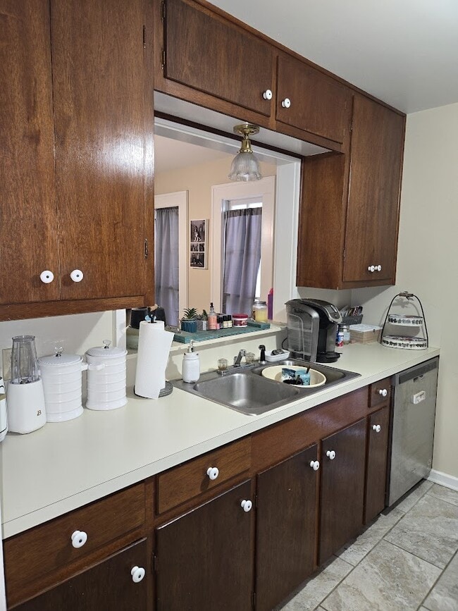 Photo - 316 E 7th St