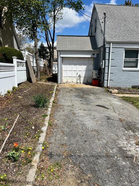 Photo - 345 Walton St