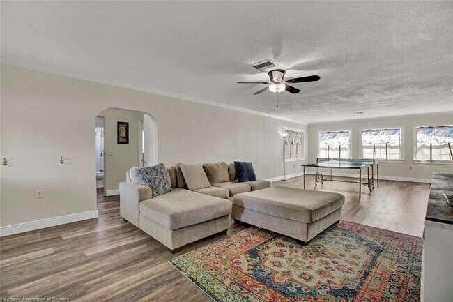 Photo - 108 Robin Ave