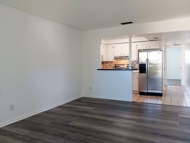 Photo - Nice, renovated one-bedroom near 4th St co...