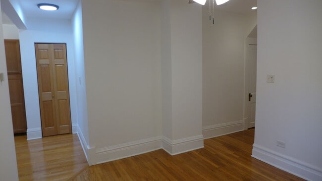 Photo - 136 Elgin Ave Unit 2N