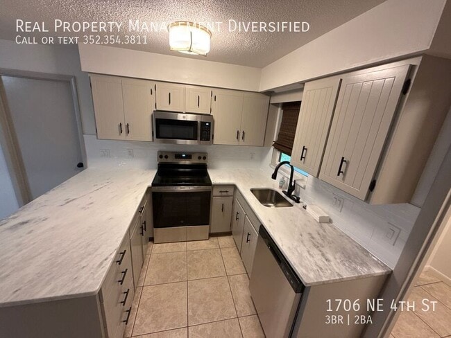 Photo - 1706 NE 4th St