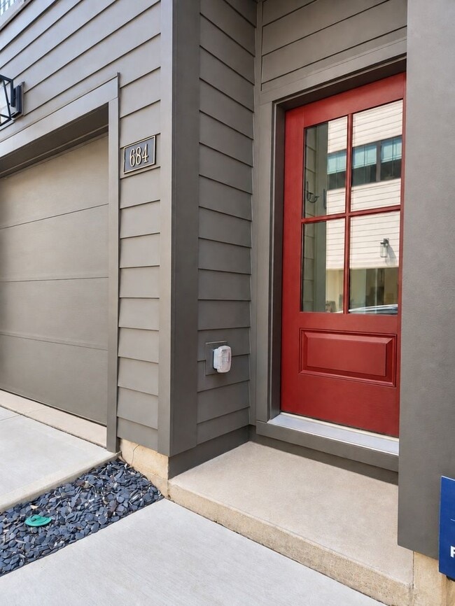 684 Belletrace Cir