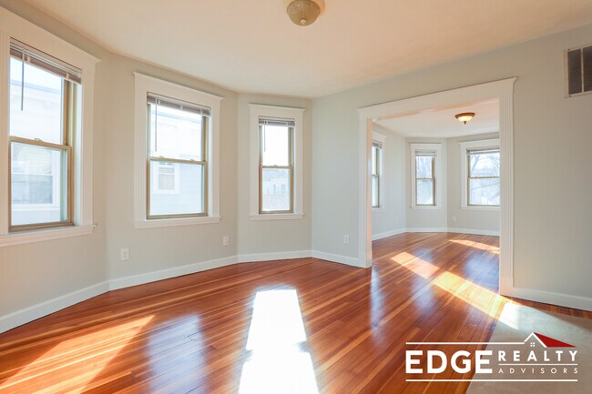 Photo - 31 Montfern Ave Unit 3