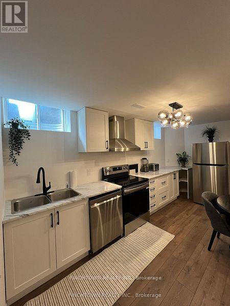 Photo - 10 Green Manor Cres