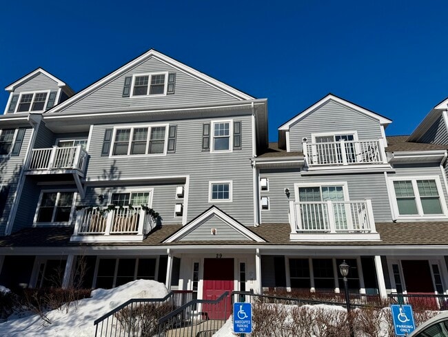 Building Photo - 29 Maple St Unit H