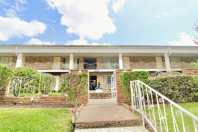 2121 Fountain View Dr Unit 18H