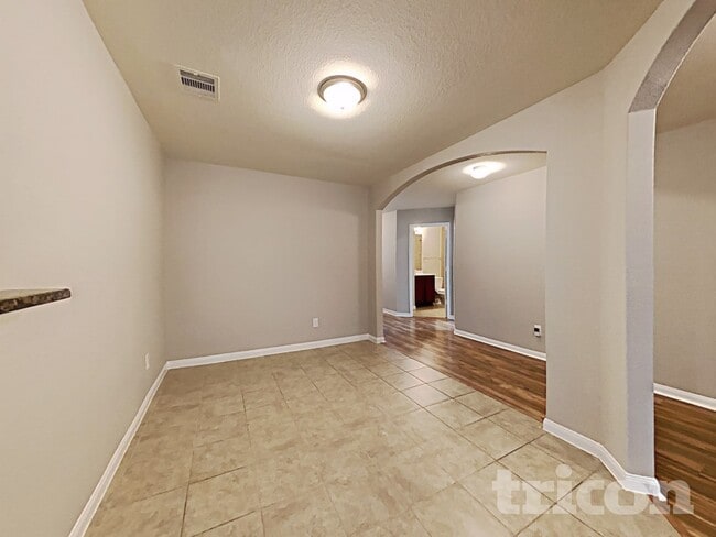 Photo - 25040 Authors Dr