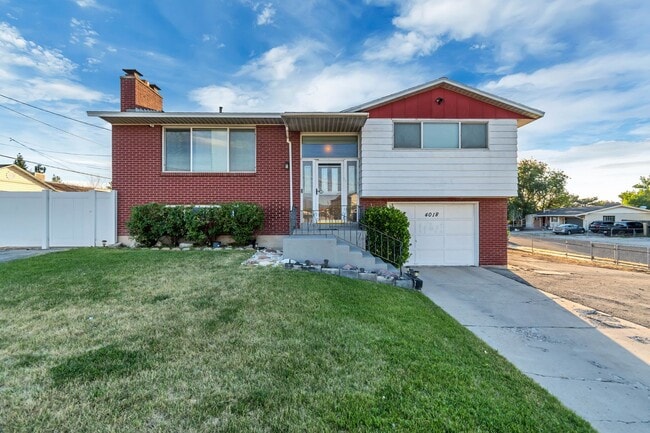 Building Photo - Spacious 3-Bed Unfurnished Home